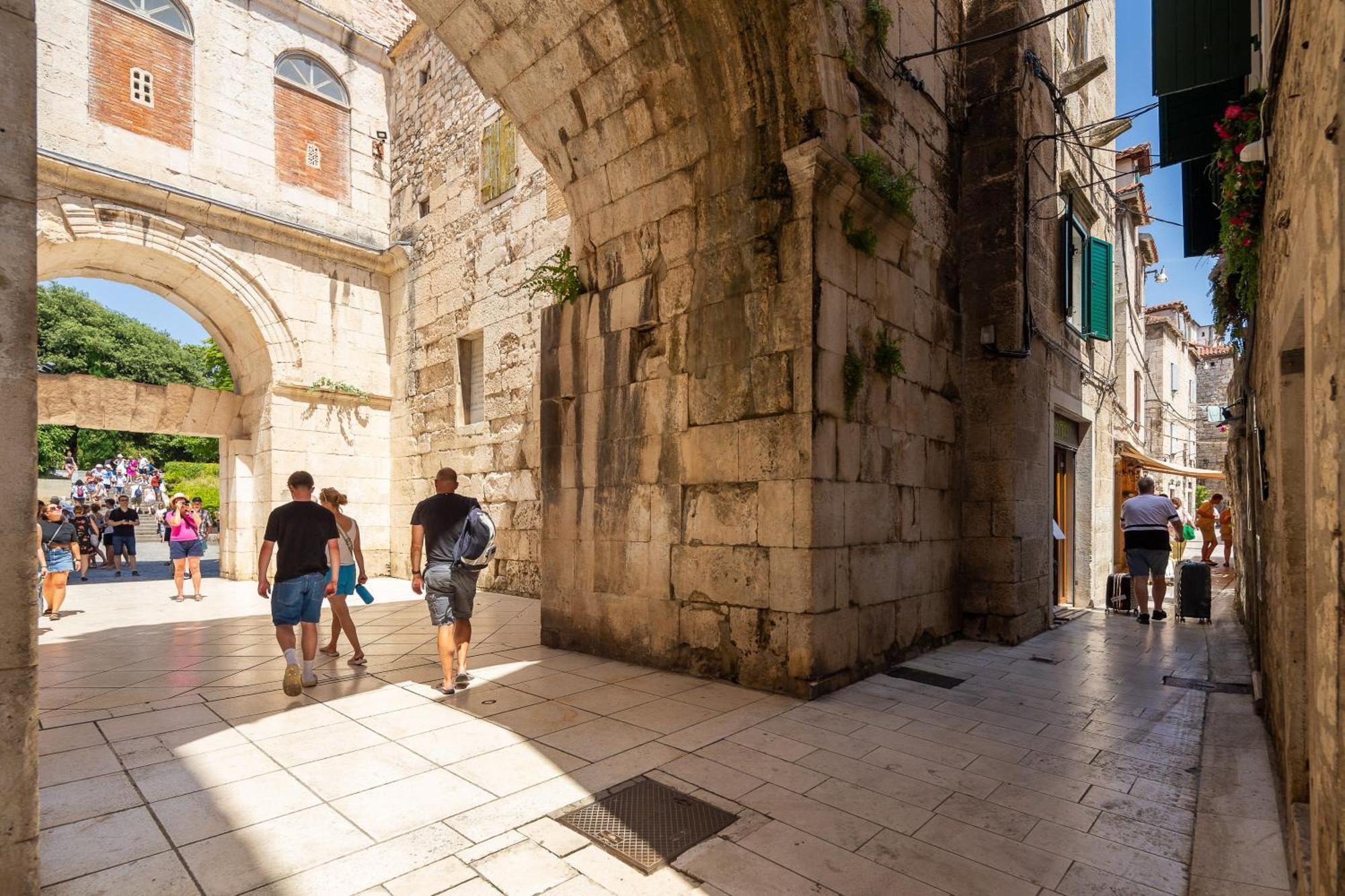 Golden Gate Luxury Rooms - Unique Unesco Location Split Exterior photo